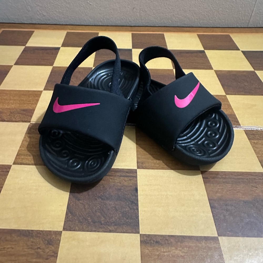 Nike Kawa Slide Black/Vivid Pink Size 4C